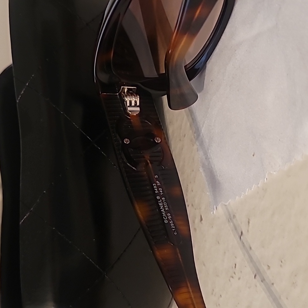CHANEL Tortoise Shell Sunglasses with Brown Gradient Lenses - Picture 5 of 8